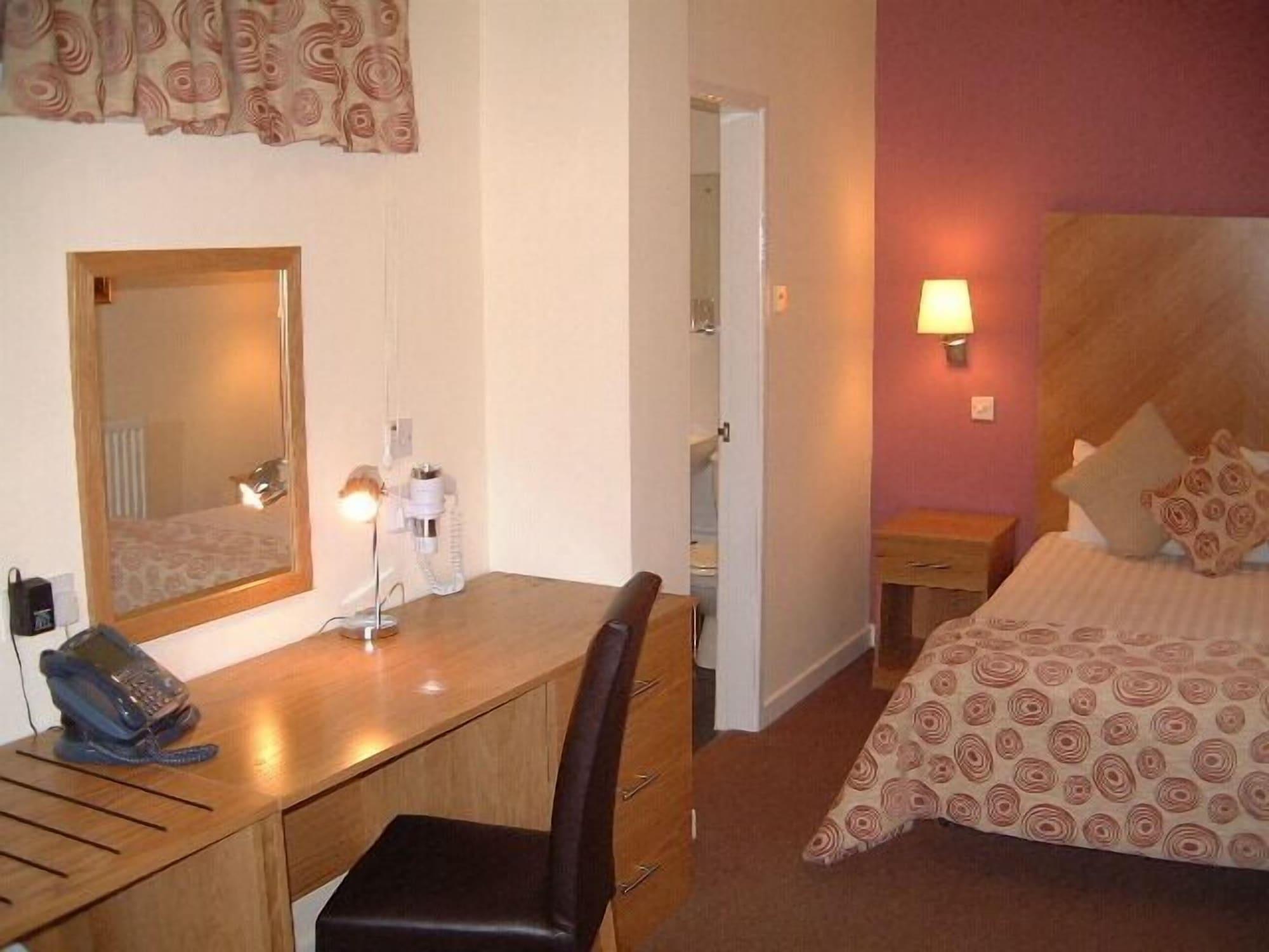 Ely House Hotel Wolverhampton Oda fotoğraf